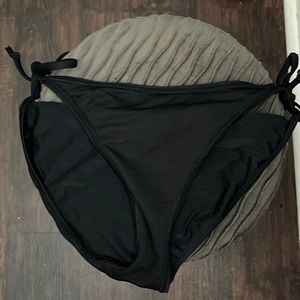 Black size medium swim bottoms